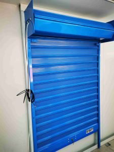 rideau micro perforé bleu